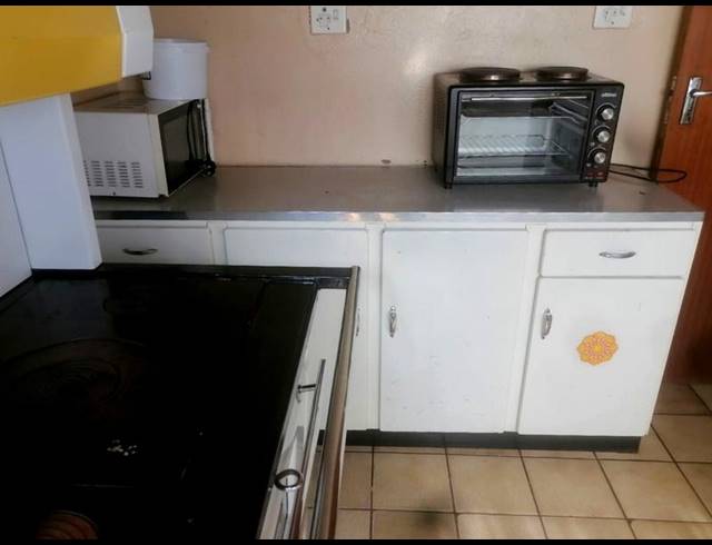 2 BEDROOM HOUSE FOR SALE IN SOTHO SECTION